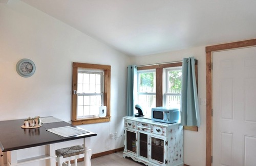 Snug Harbor Cabaña | Spacious pet friendly studio cottage in coastal South Kingstown