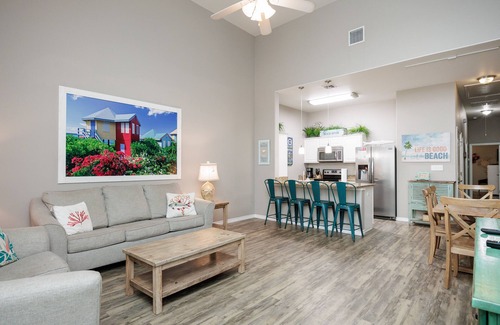 Corpus Christi Casa | Spacious Pet-Friendly Townhome with Heated Pool & Steps to the Beach