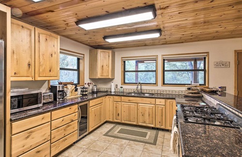 Pine Mountain Club Cabina | Spacious Pine Mountain Club Cabin w/ Fire Pit