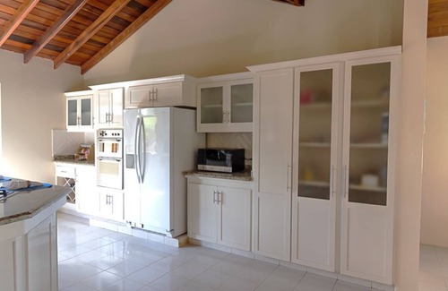 Heywoods Park Casa | Spacious Platinum Coast ranch villa with pool & AC close to the beach