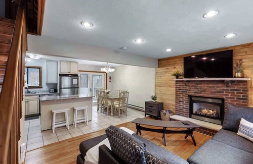 East Stroudsburg Casa | Spacious Poconos Retreat | Arcade | Fire Pit | AC