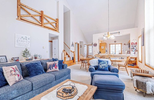 White Haven Casa | Spacious Home near Lake Harmony w/ Lake Club Access Included, Hot Tub, Grill