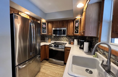 Albrightsville Cabina | Spacious Poconos Cabin with Private Covered Hot Tub