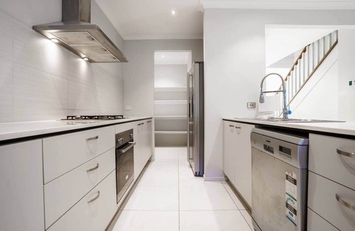 Point Cook Casa | Spacious Point Cook Retreat w/Free Parking