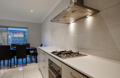 Point Cook Casa | Spacious Point Cook Retreat & Free Parking