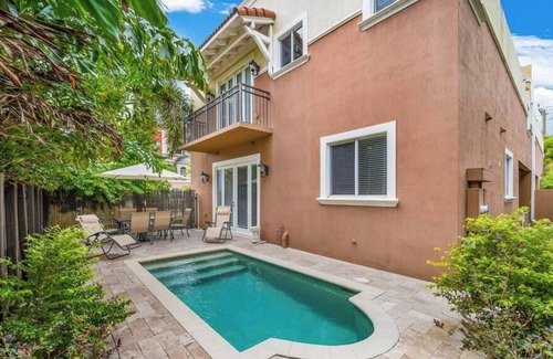 Lake Ridge Villa | Spacious Pool Villa Close To Beach | Pool Table