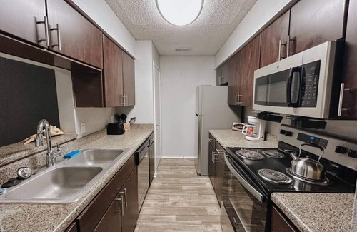 South Side Apartamento | Spacious Poolside Oasis with Easy Access & Parking