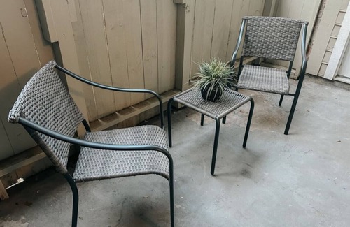 South Side Apartamento | Spacious Poolside Oasis with Easy Access & Parking
