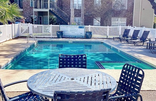 South Side Apartamento | Spacious Poolside Oasis with Easy Access & Parking
