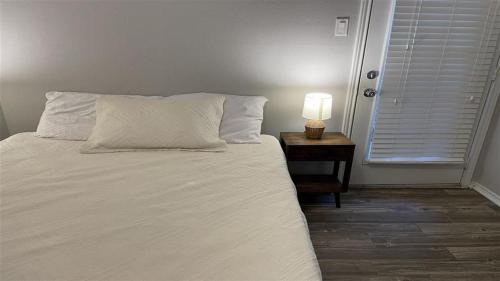 South Side Apartamento | Spacious Poolside Oasis with Easy Access & Parking