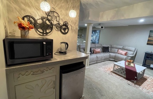 Olathe Casa | Spacious private 2-bedroom, 1 bath house in awesome Olathe with fitness room, AC