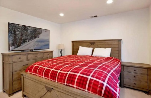 Big Bear Chalet De Esquí | Spacious, Private 3 bedroom Chalet with Hot Tub!