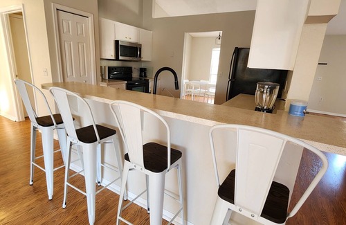 Lakeland Casa | Spacious Private Family Home with Pool