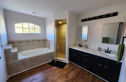 Lakeland Casa | Spacious Private Family Home with Inground pool