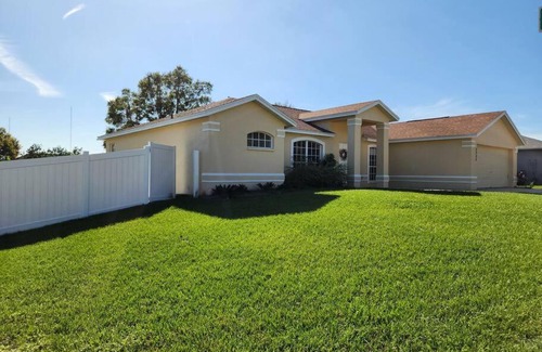 Lakeland Casa | Spacious Private Family Home with Inground pool