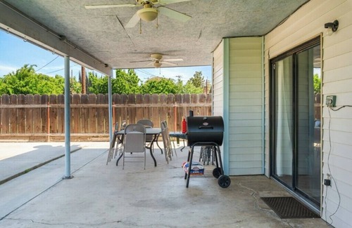 Tulare Casa | Spacious Private Getaway in Tulare Near Sequoia NP