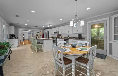 Buxton Casa | Spacious, Private, large pool near beaches!