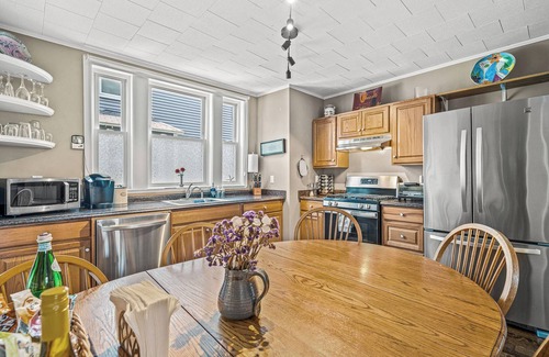 Quincy Condominio | Spacious & Private, Next to Boston & Beach, EVchrg
