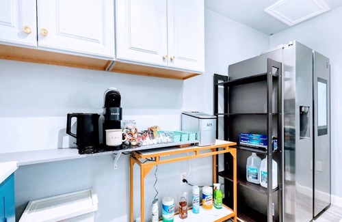 Harbor Casa | Spacious Private Studio near Disneyland w Backyard