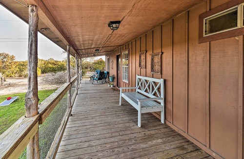 Spring Branch Casa | ¡NUEVO! Tranquilo Hill Country Retreat w / Front Porch