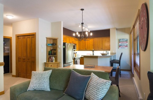 Blackcomb Casa | Casa de pueblo espaciosa y tranquila Ubicación ideal durante todo el año en Upper Village