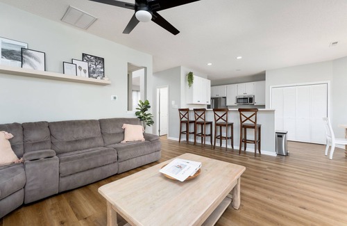 Silver Lake Casa | Spacious & Quiet Vacation Getaway, 15 Min to Beach