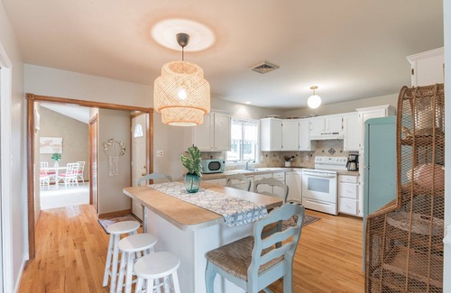 Cape May Court House Casa | Spacious ranch 65” 4K tv deck, grill, fire pit fenced yd , office, baby gear