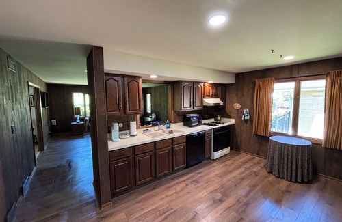 McHenry Casa | Spacious Ranch blocks away from downtown McHenry