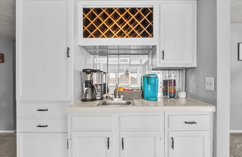 The Colony Casa | Spacious Ranch Style home in The Colony! Pool, Hot Tub & More!