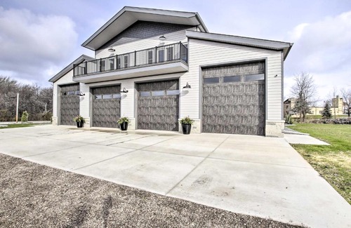 Pipe Casa | Spacious Recently Built Home Less Than 1 Mi to Lake!
