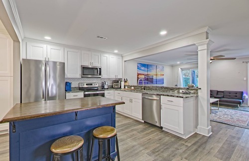 Norfolk - Virginia Beach Casa | Spacious remodeled Townhome