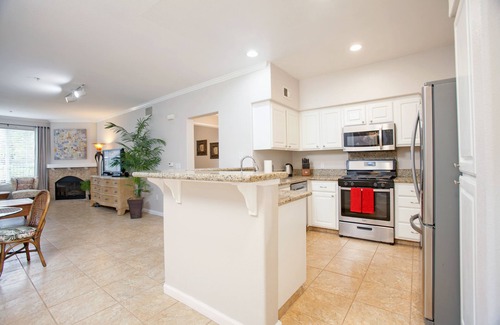 Scripps Ranch Condominio | Amplio complejo turístico condominio de 2bed / 2bath comunidad con garaje!
