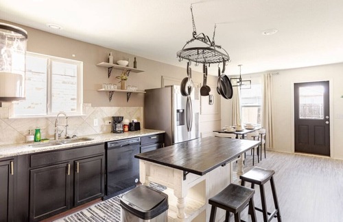 Fort Worth Casa | Spacious Retreat Hammock, Backyard Grill & Piano