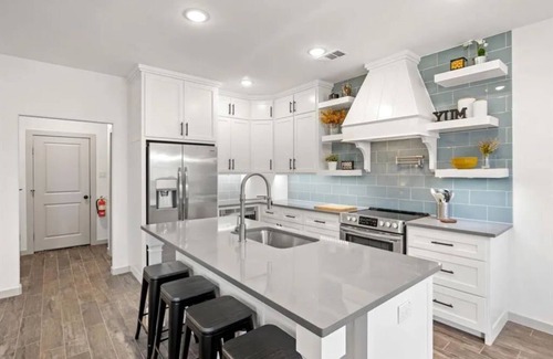 Central Arlington Casa | Spacious retreat in Arlington 1 mi to AT&T Stadium