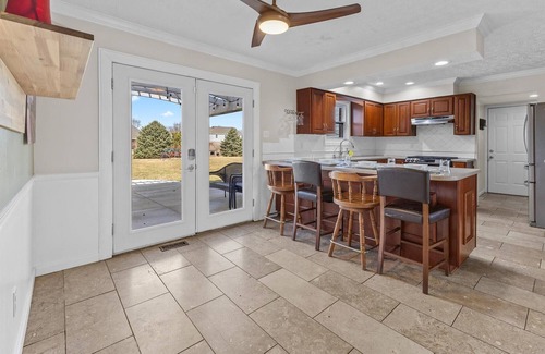 Indianapolis Casa | Spacious Retreat Near Eagle Creek Park – Modern Comfort & Entertainment