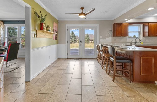 Indianapolis Casa | Spacious Retreat Near Eagle Creek Park – Modern Comfort & Entertainment
