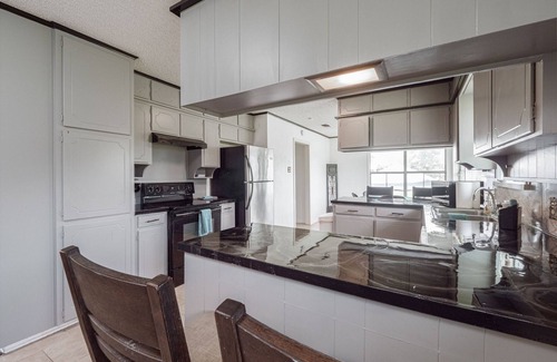 Southwest Arlington Casa | Spacious Retreat near✔️AT&T✔️Rangers Stadium✔️Six Flags✔️Ft.Worth & Dallas