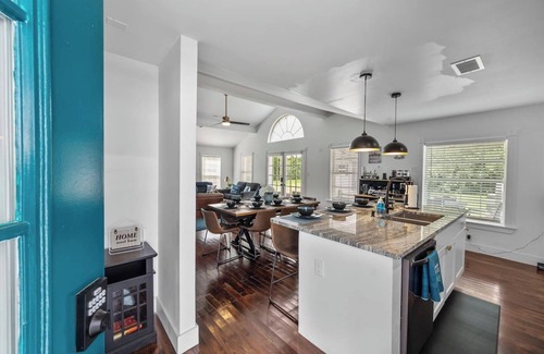 Lakeside Casa | Spacious Retreat near the Lake! w/Outdoor Playroom
