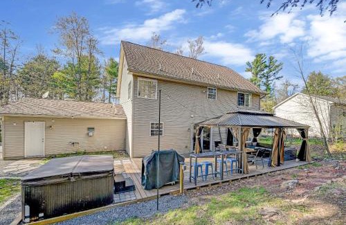 Blakeslee Casa | Spacious Retreat - Outdoor Oasis Games and more