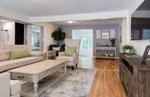 Fairview Casa | Spacious Retreat- Perfect for Families & Groups!