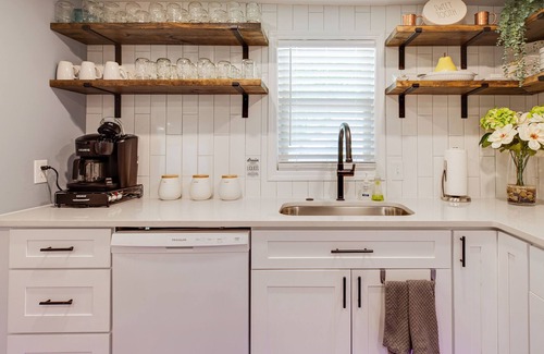 Fairview Casa | Spacious Retreat- Perfect for Families & Groups!