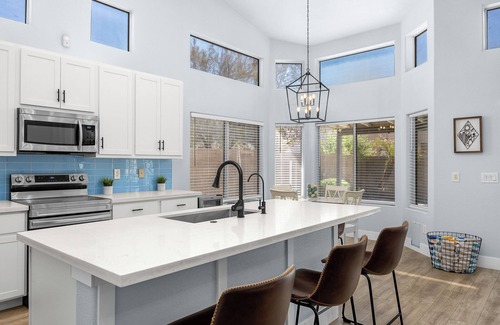 Pivotal Peoria Center Casa | Heated Pool w/ no extra fee - Spacious & Open - Near Sports Facilities