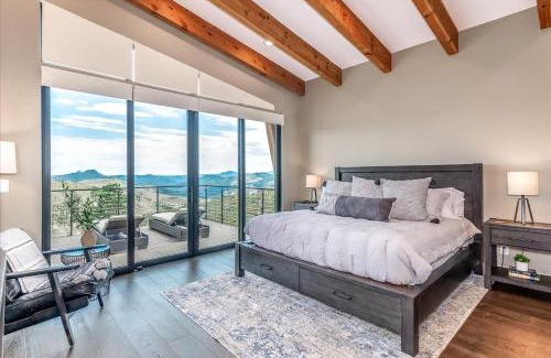 Bailey Casa | Spacious Retreat W Hot Tub & Putting Green