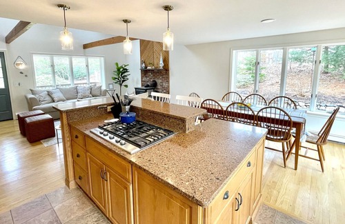 Harwich Center Casa | Spacious retreat with backyard oasis | Private Heated Pool | Close to beach+town