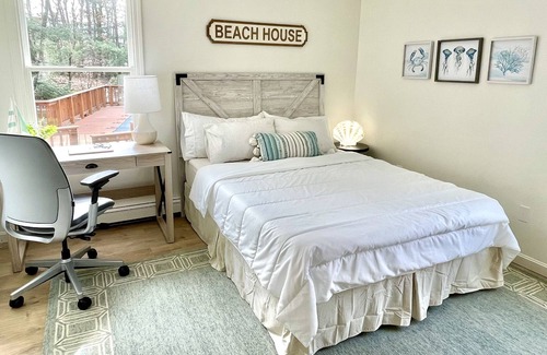 Harwich Center Casa | Spacious retreat with backyard oasis | Private Heated Pool | Close to beach+town