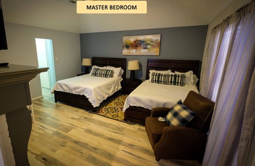 Pecan Grove Casa | Spacious Richmond Sleeps 10 - Patio on Golf Course