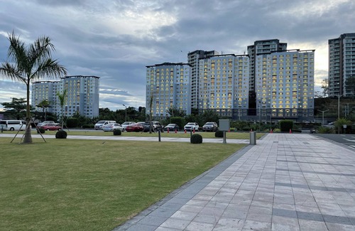 Clark Freeport Condominio | Spacious Room + King Bed Size w/ Full Kitchen & Full size Bathroom