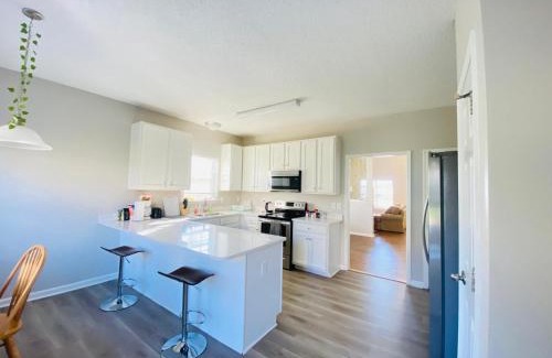 Southeast Raleigh Casa | Spacious room with Shared bathroom