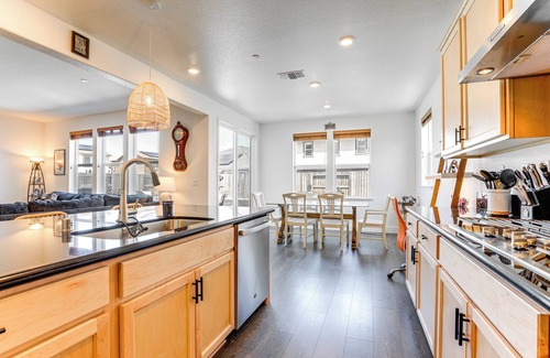 Roseville Casa | Spacious Roseville Home w/ Patio - Near Golf!