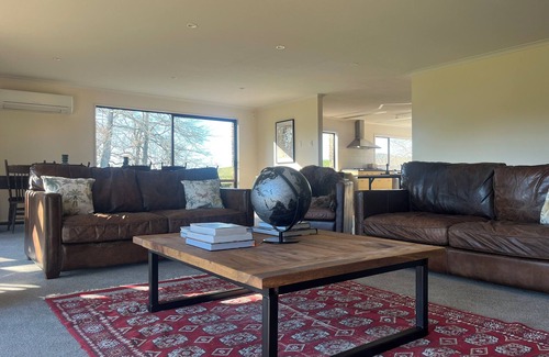 Greta Valley Cabina | Tipapa Deer Park lodge - ideal for groups, families, friends and celebrations